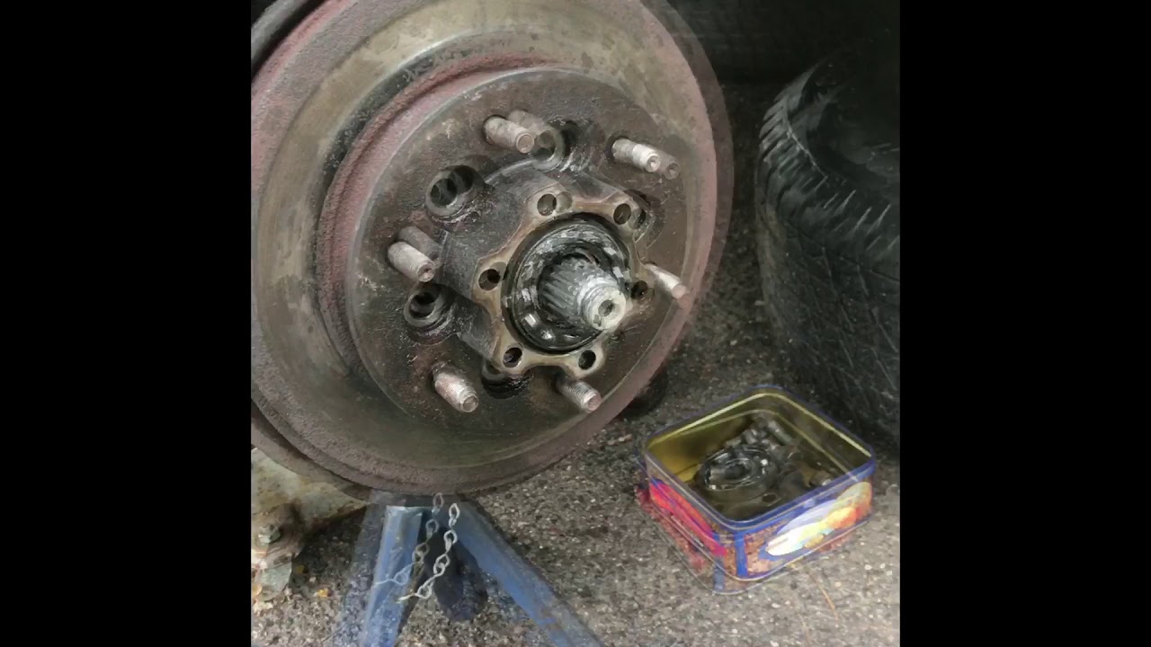 Isuzu Trooper front brake disc , hub, bearing removal