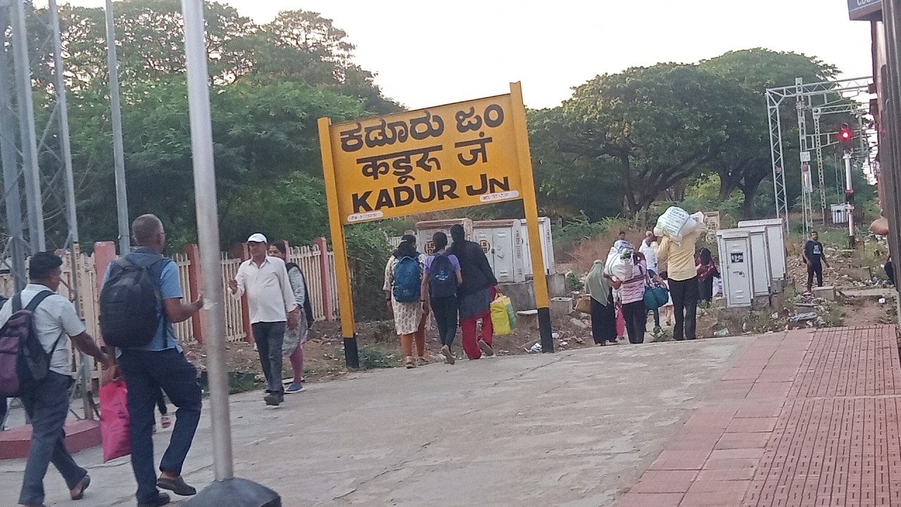 Part 5 Train journey KADUR Hubblli onboard 17309 VASCO DA GAMA express