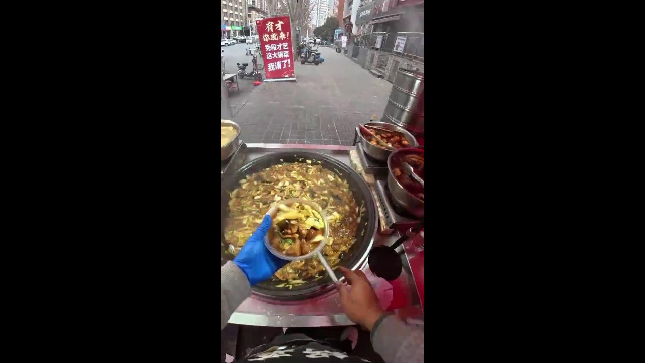 POV Selling | Hot Dish Distribution & Customer Interaction | Real-Time Vendor Rhythm