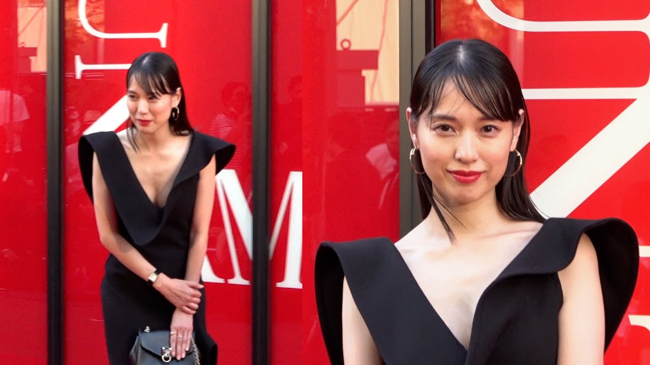 戸田恵梨香、大胆胸元ざっくりドレスで魅了　夫・松坂桃李プレゼントの時計を披露　『TIME UNLIMITED - カルティエウォッチ 時を超える』