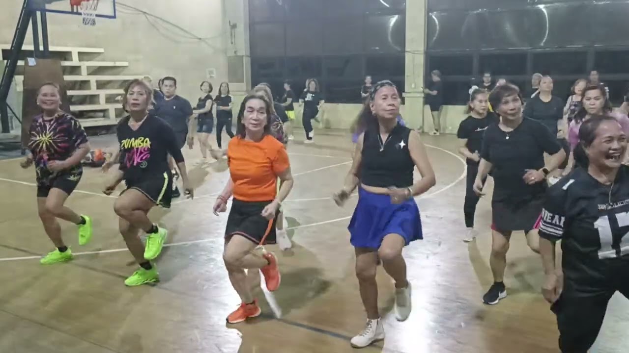 @knlphysicalfitness1425 Friday zumba with ZIN Randy. Music belongs to the rightful owner 