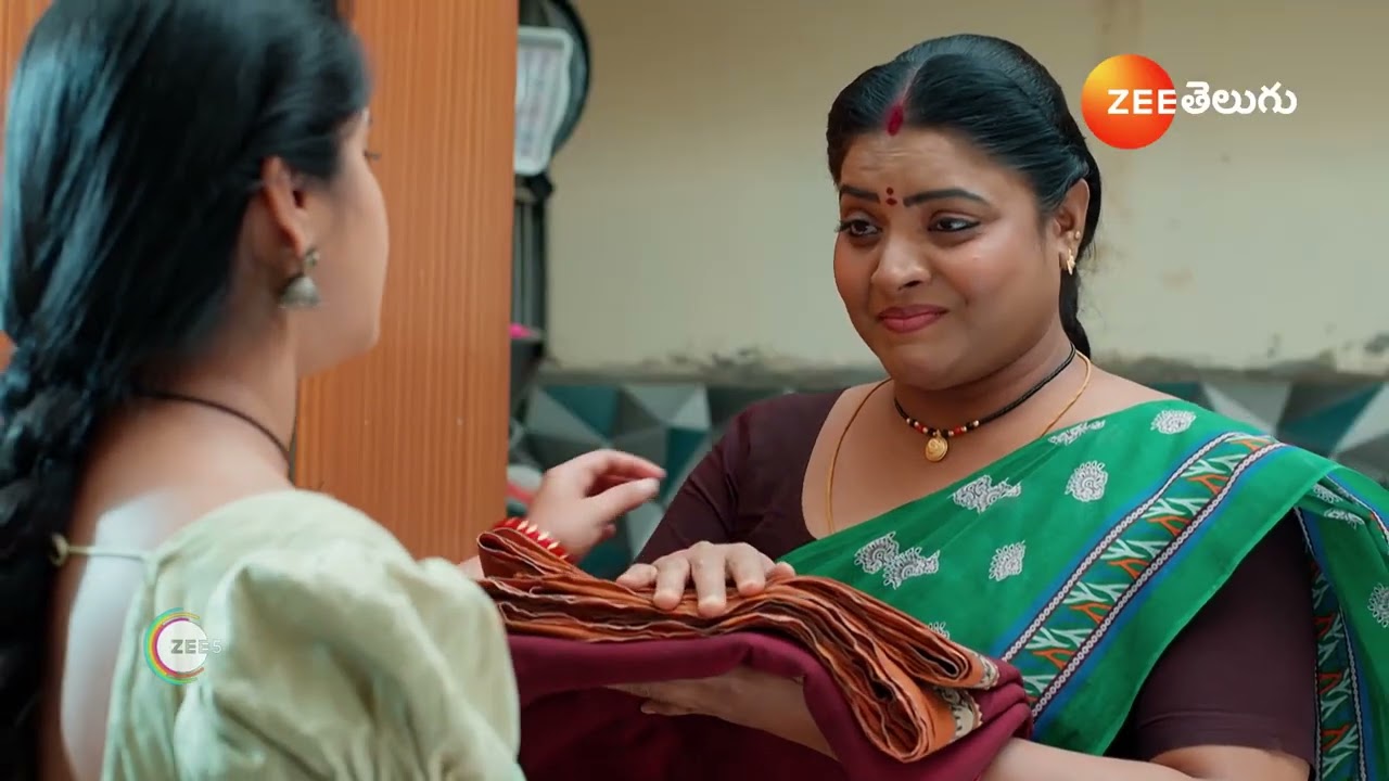 Chamanthi | వ్రతానికి పుట్టింటి వారి తరఫున రోజా కి చీరె ఇచ్చిన శ్యామల