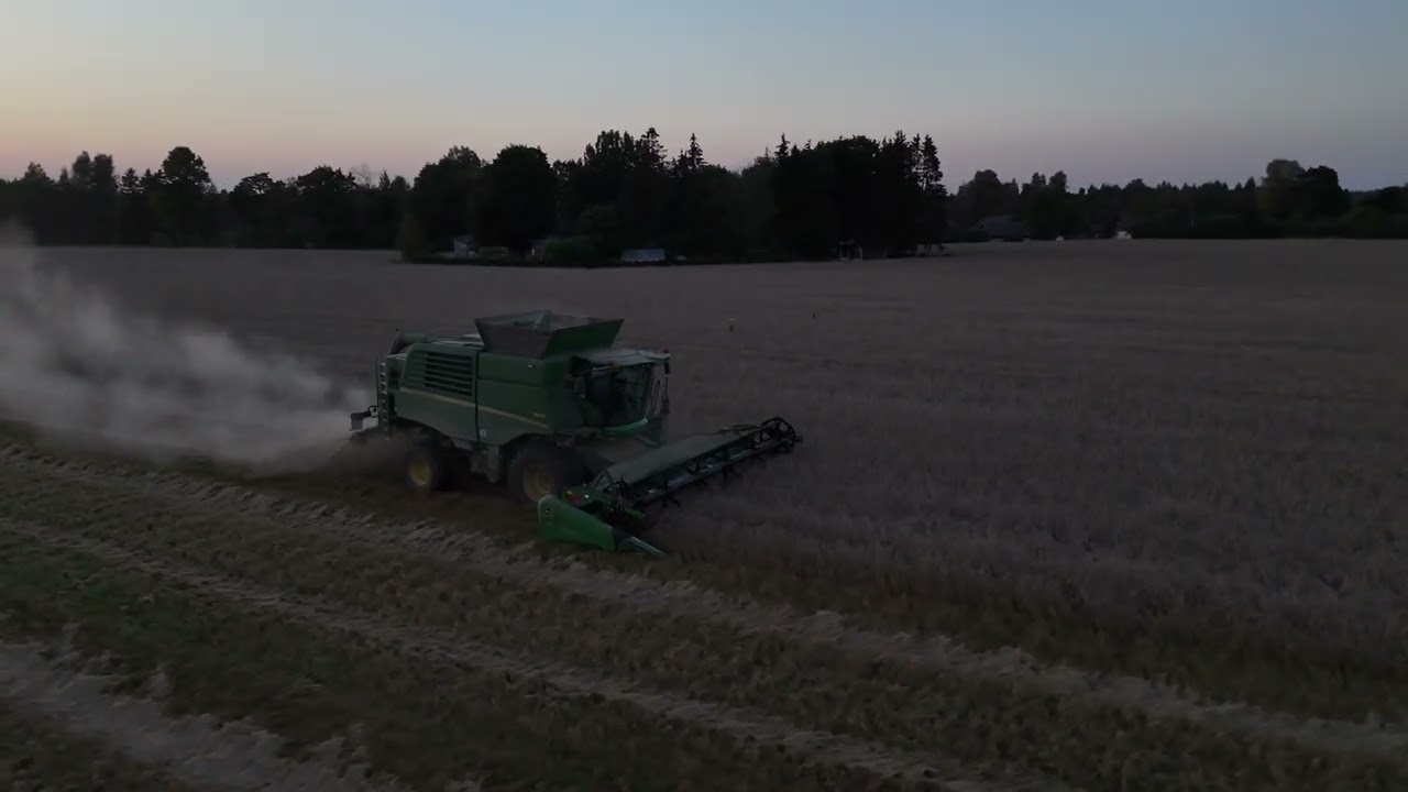John Deere T670i | Harvesting Winter Wheat