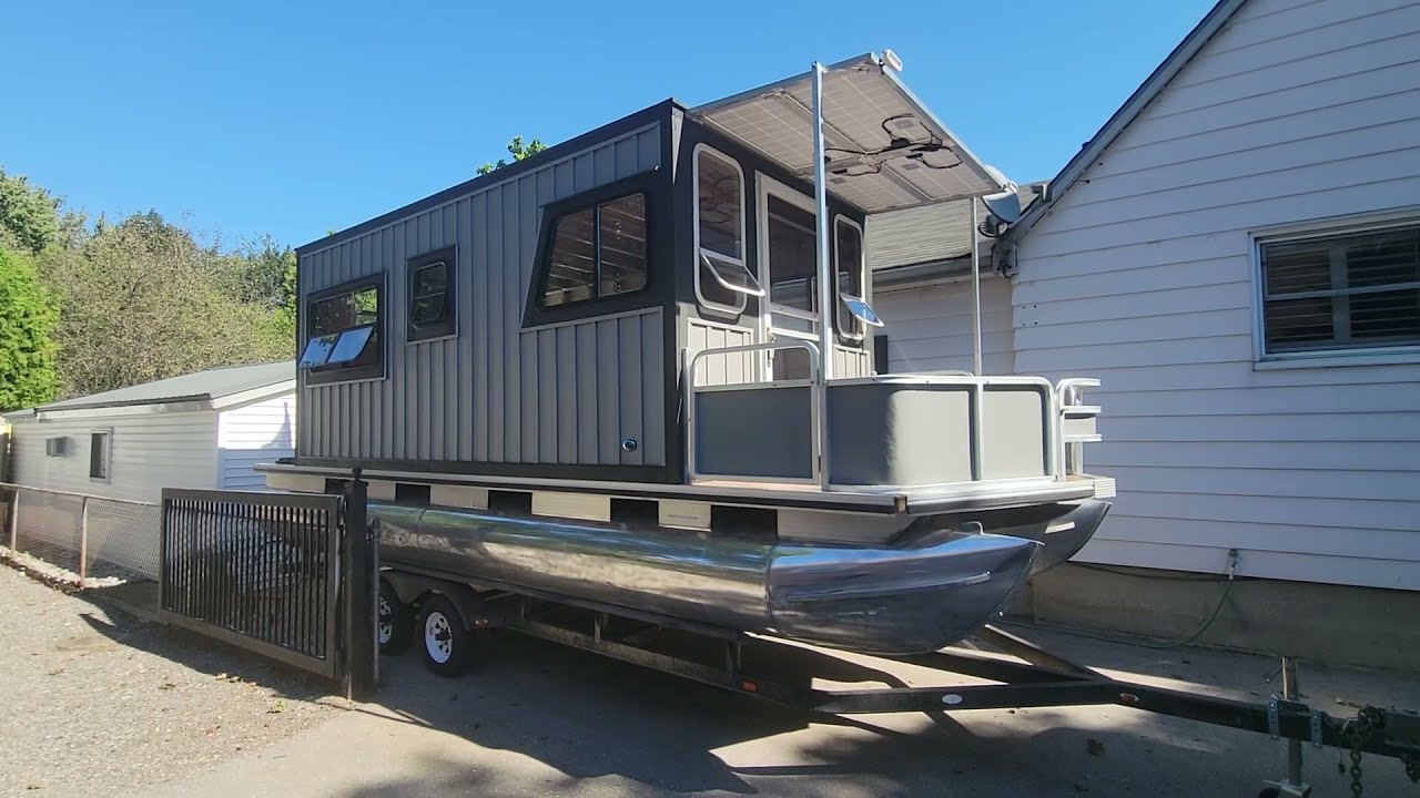 Pontoon house boat build