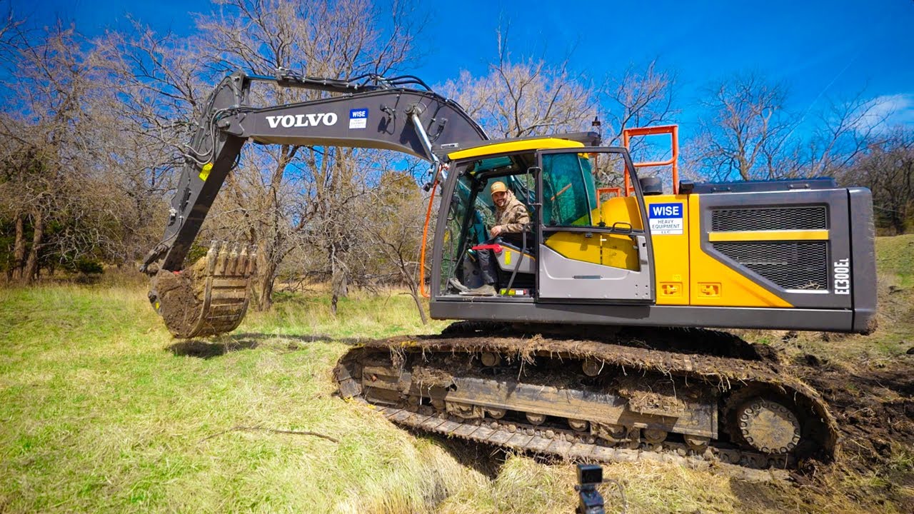 Ripping Trees and Digging Holes in Bottom of 10 Acre Ranch Lake