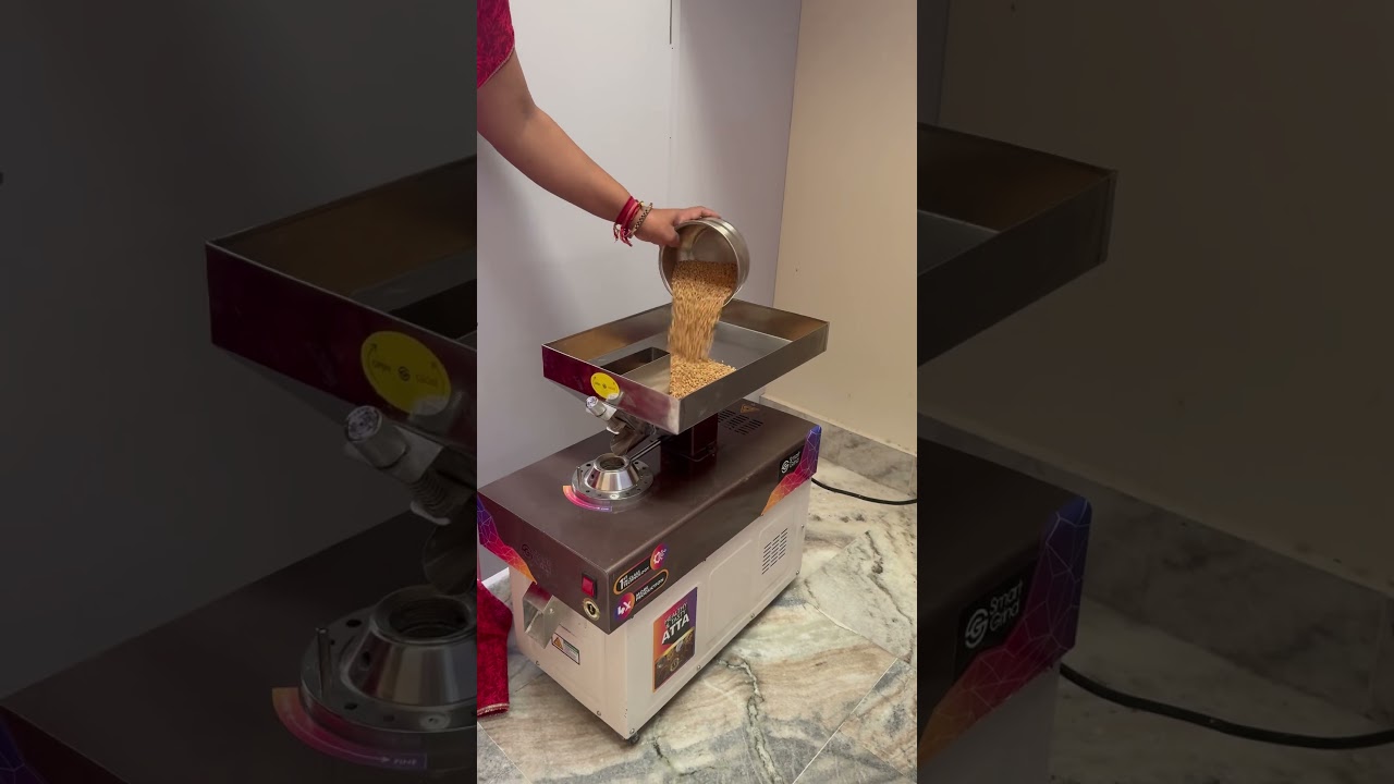 Aata chakki machine for home purpose #kitchengadgets #homeappliances #aatamachine #wheatflour