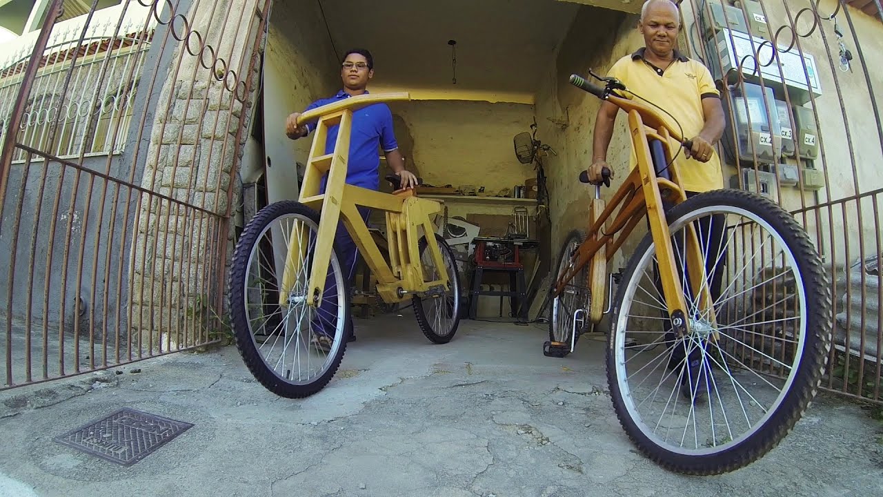 Pai e filho criam bicicletas de madeira (16-04-2016)