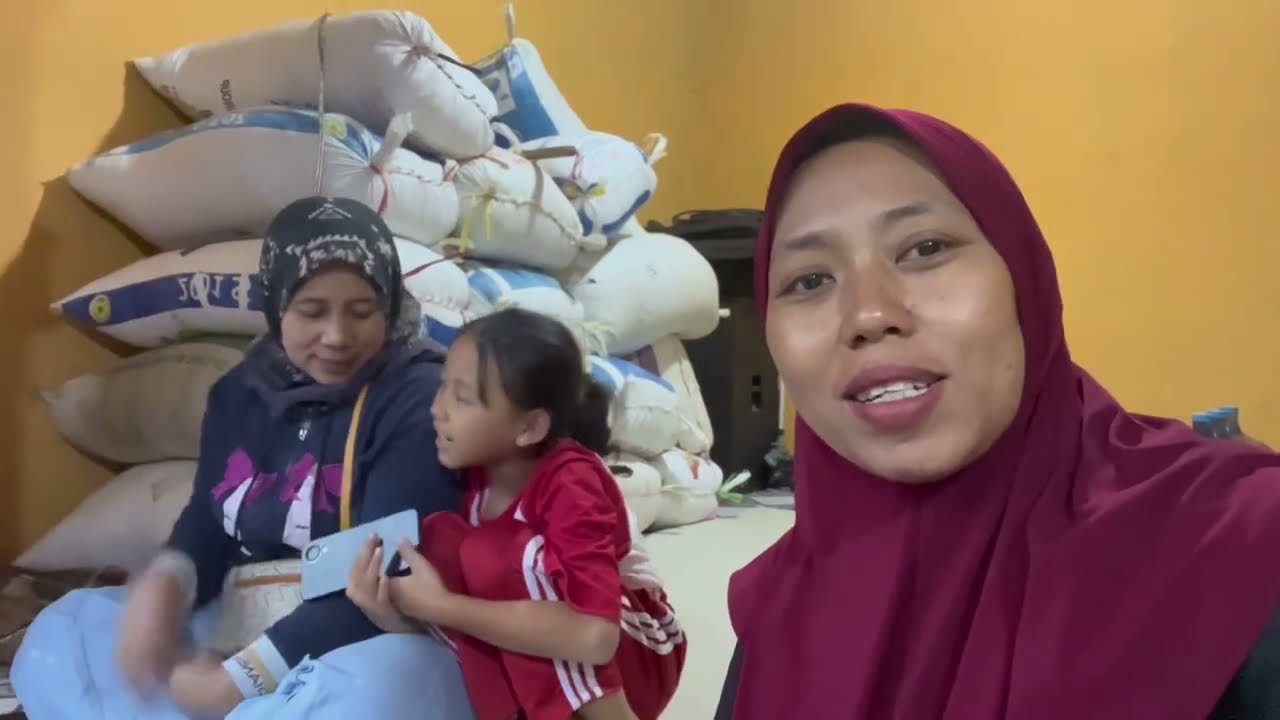 Kegiatan hari ini jualannya gagal karna hujan 