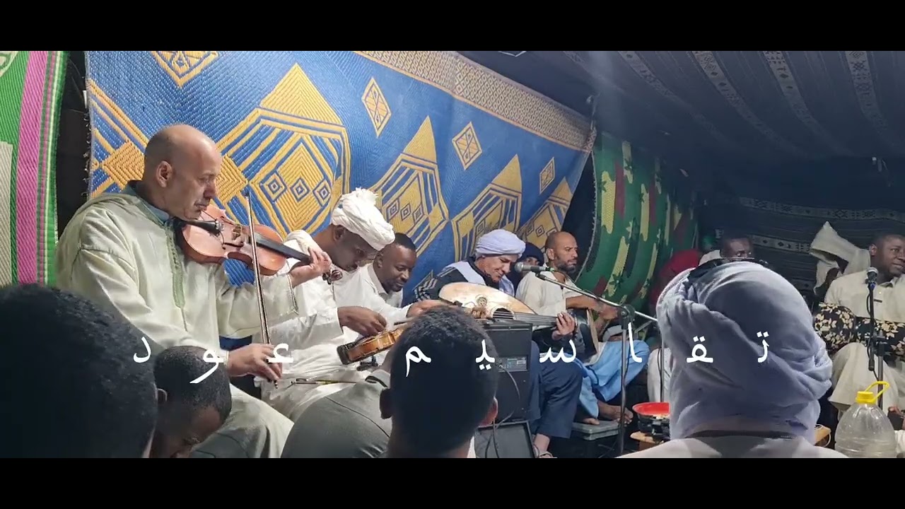 فوق جمال شاقين رمال الصحراء فرقة اشبال الفن بقيادة الفتان ناصر خليفة