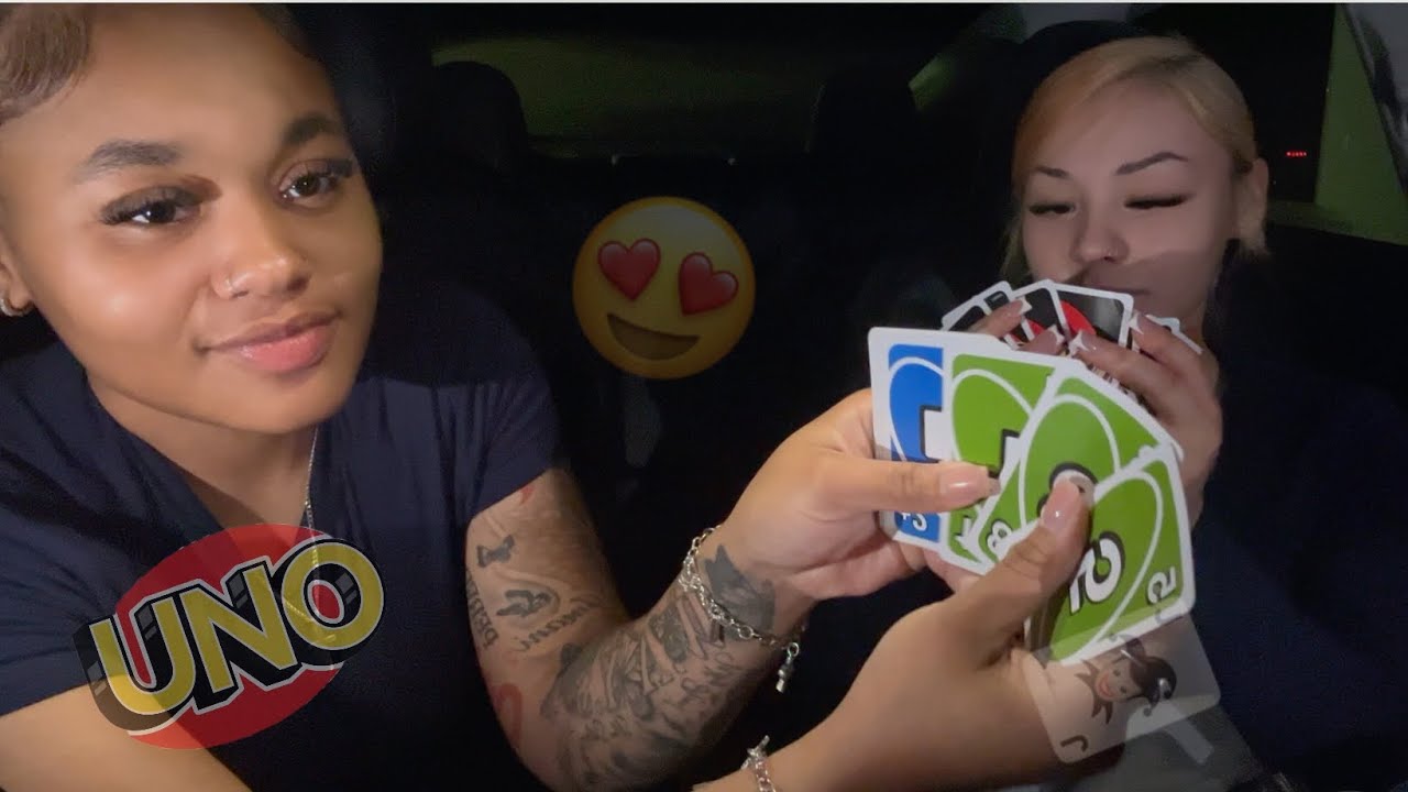 Мы играли в Uno, пока заряжали мою Tesla🥴 *Она сказала, что я жульничала🤦🏽‍♀️