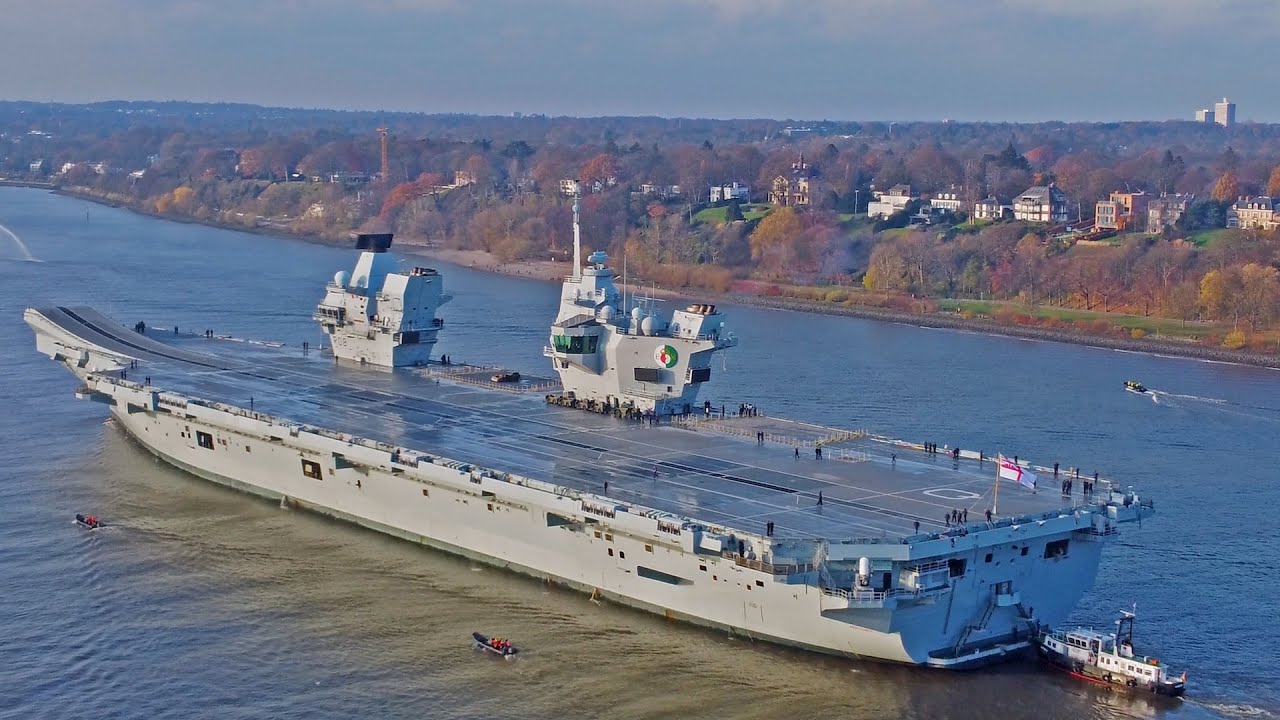 AIRCRAFT CARRIER HMS QUEEN ELIZABETH DEPART THE PORT OF HAMBURG - 4K SHIPSPOTTING NOVEMBER 2024