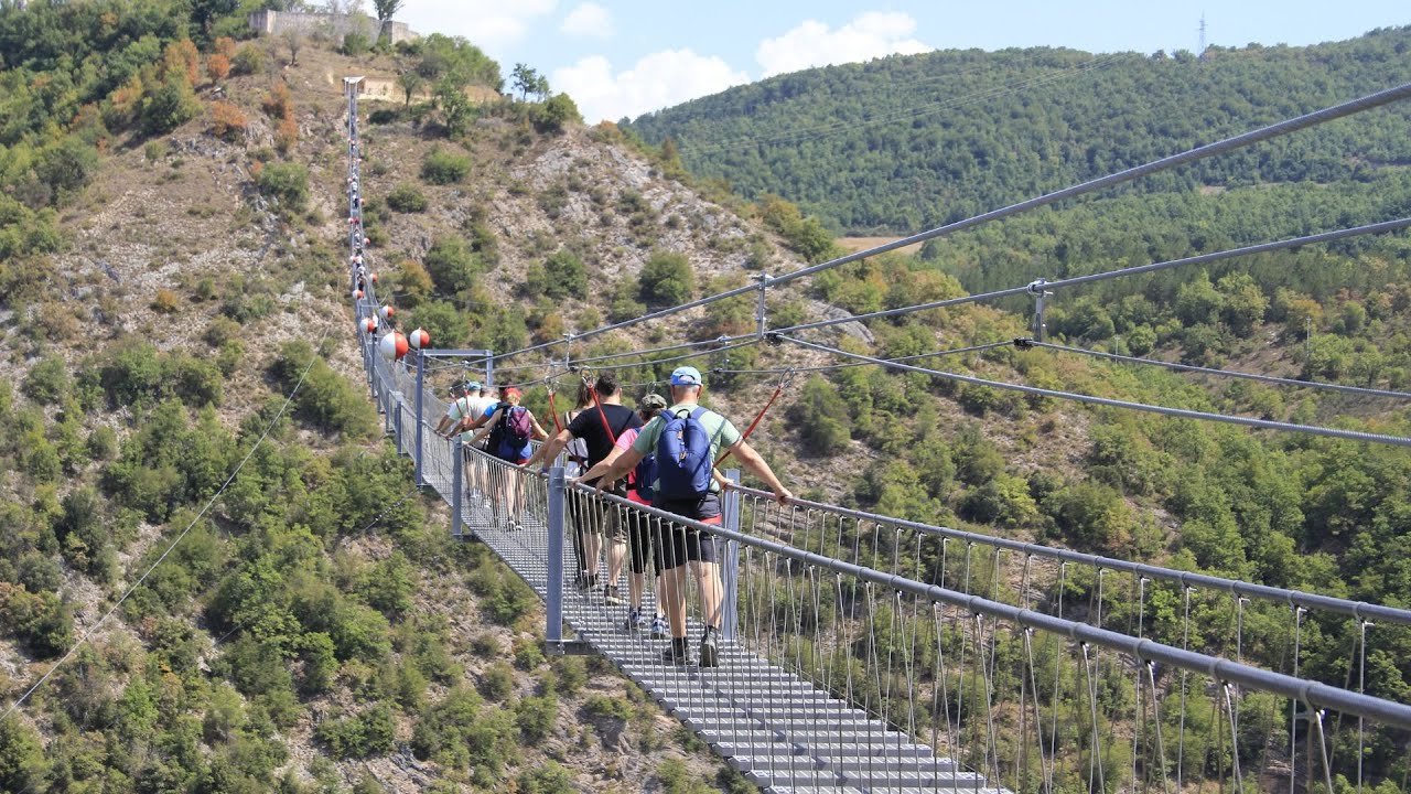 Sellano, sul ponte tibetano più alto d'Europa