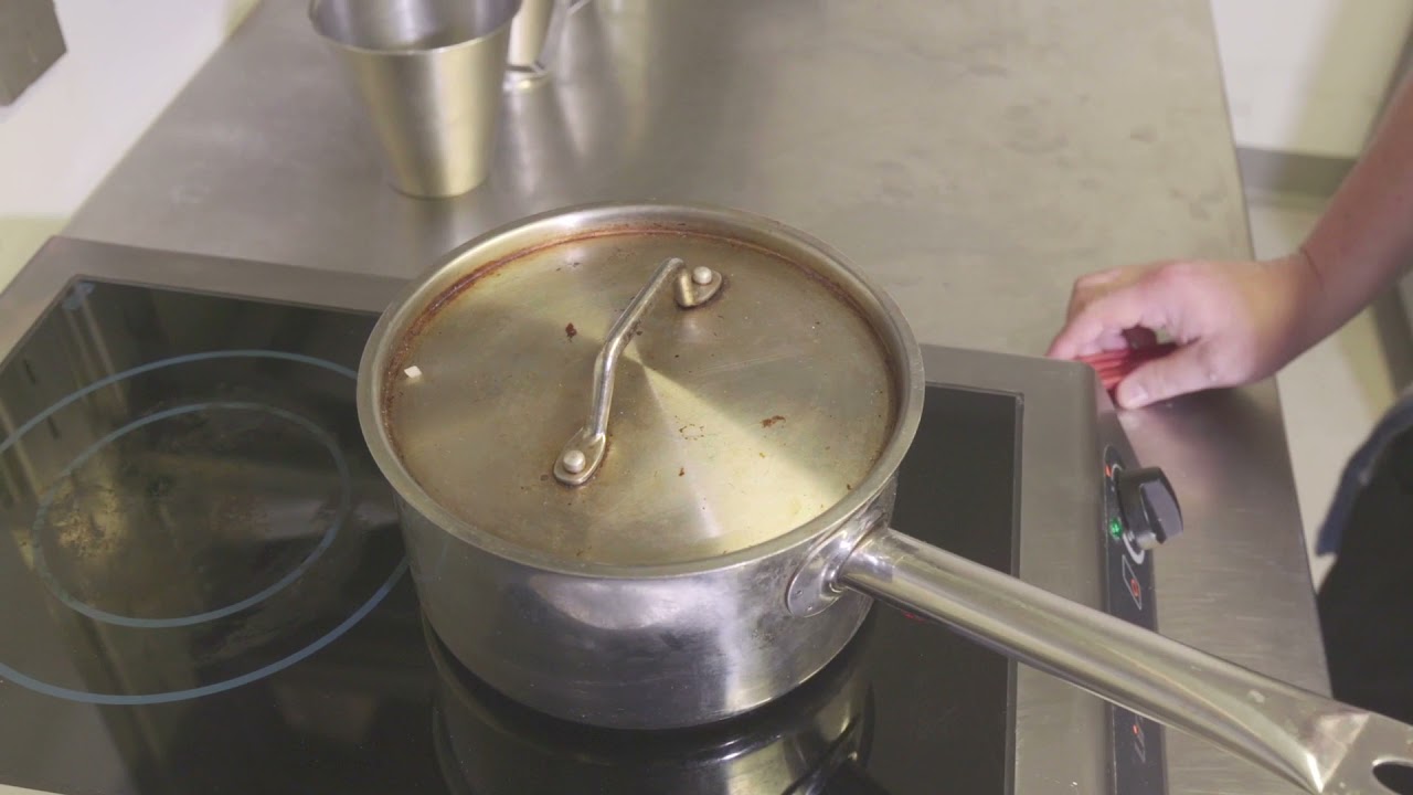 How To Make A Simple White Wine Sauce | Grande Cuisine Academy