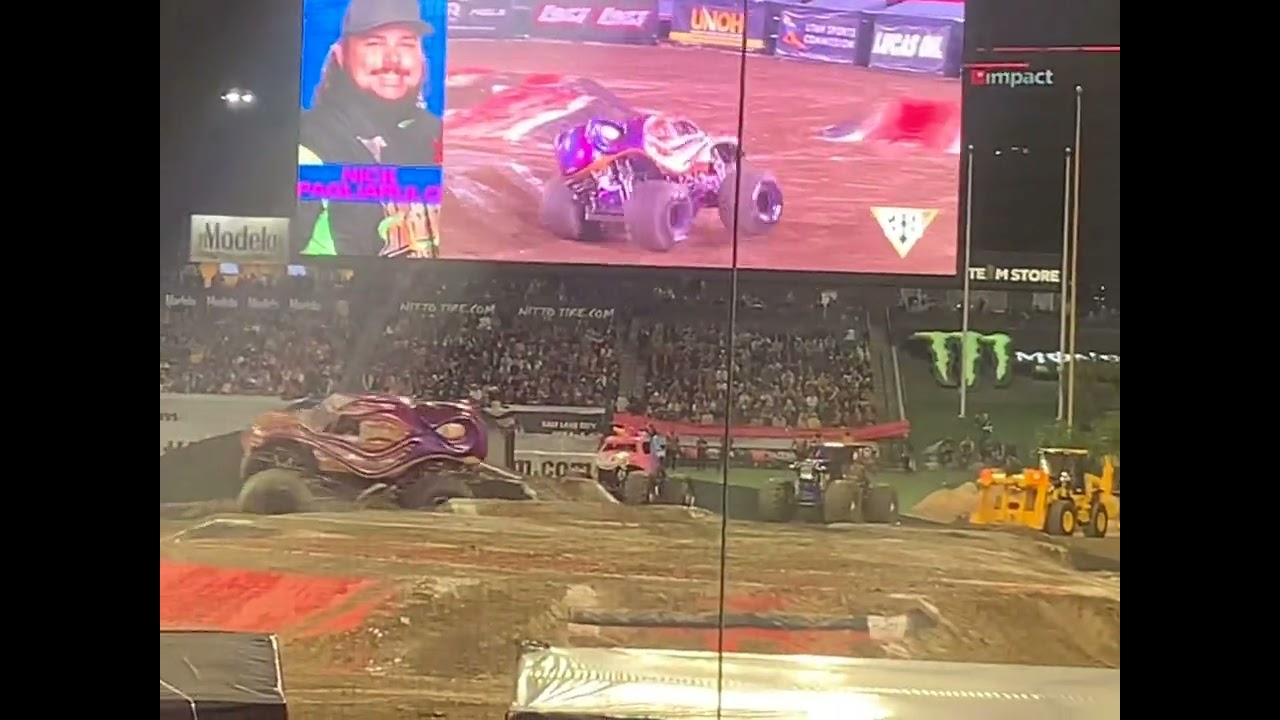 @MonsterJam Octon8er Monster truck at Anaheim