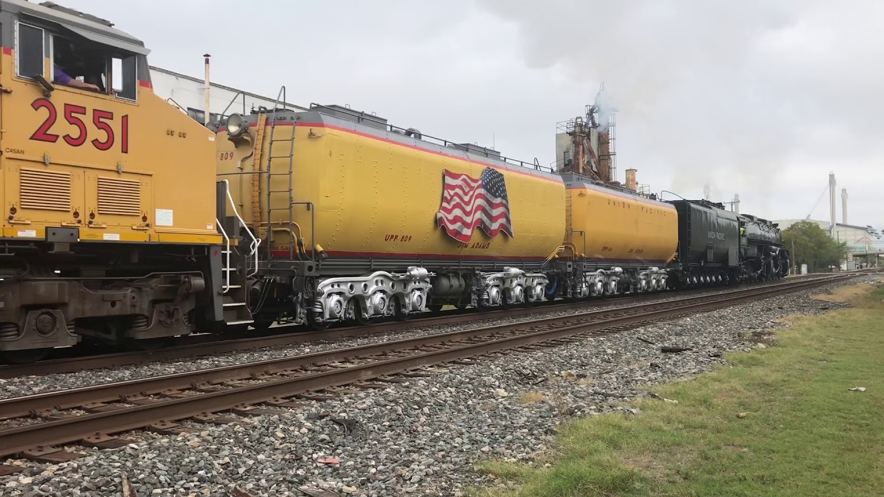 UP Big Boy 4014 in San Antonio, Tx (11/5/19)