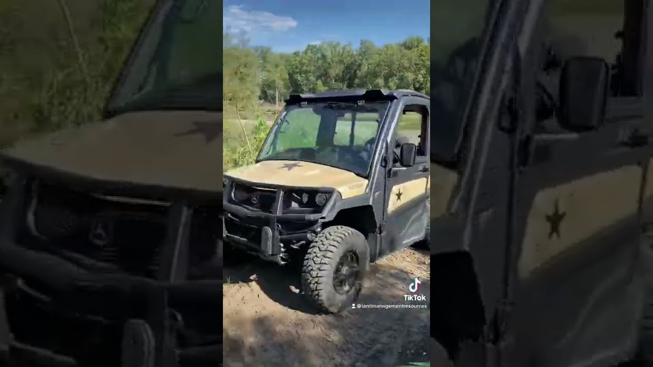 John Deere Gator Off-road