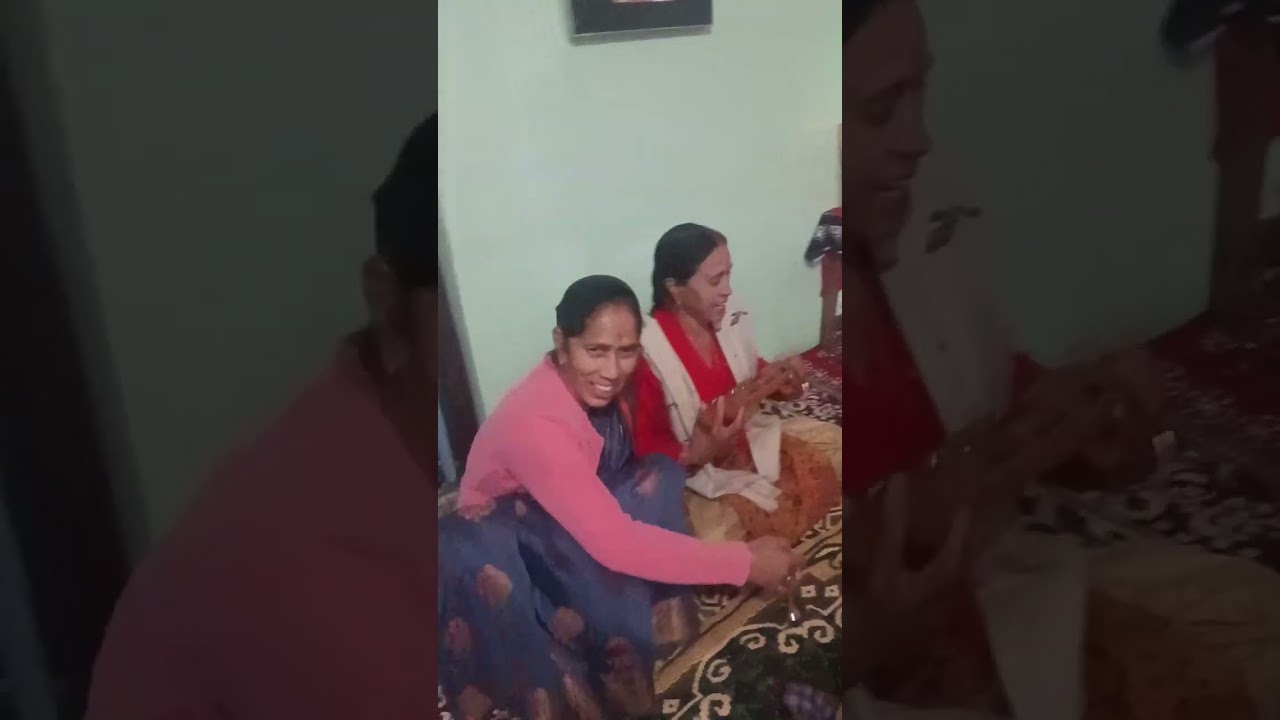  सबसे पहले आप सभी को मेरा प्रणाम और जयाडा दीदी के घर पर माता रानी का सुंदर भजन कीर्तन आनंद लेते हुए 