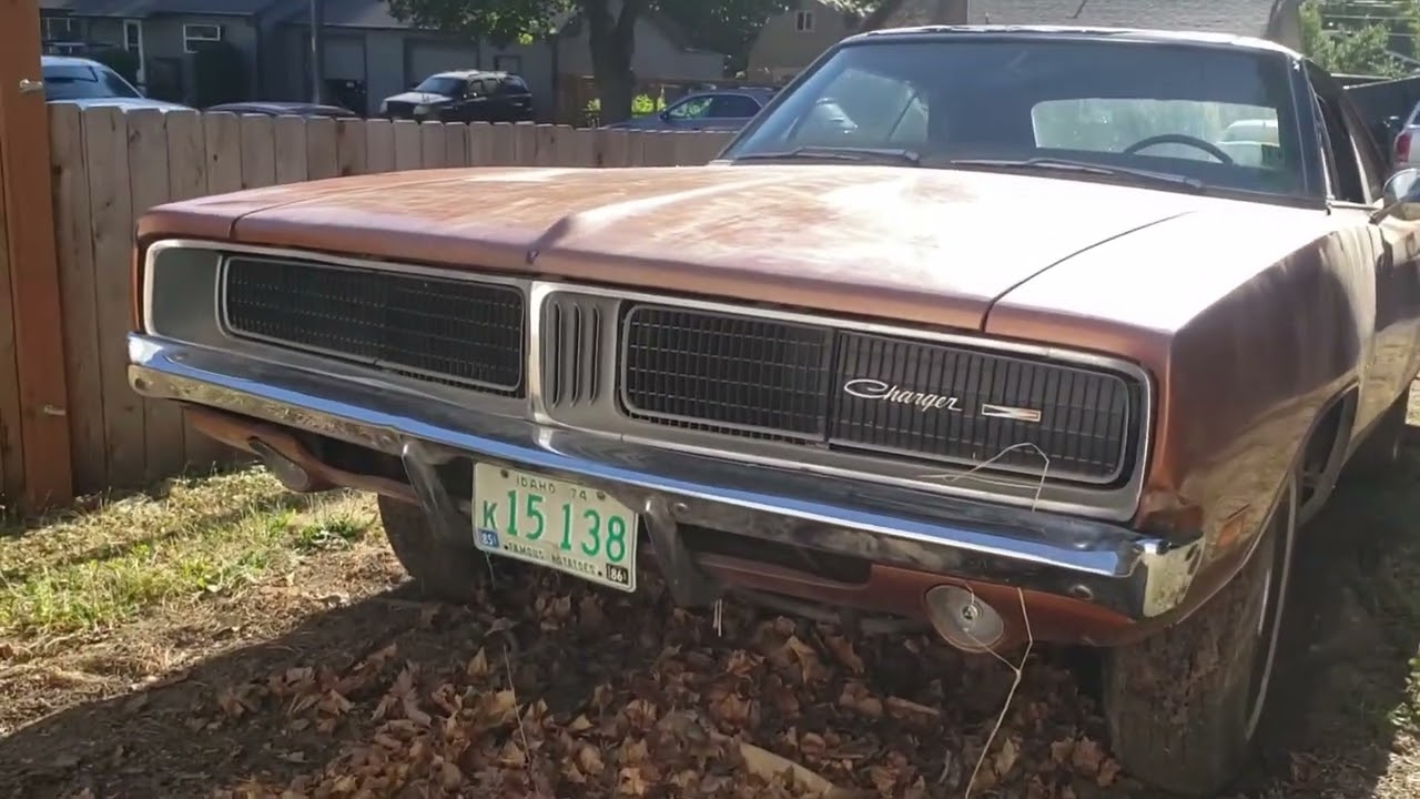 Picking up my 69 Charger. Sat for 36 years here. This was Aug 2021. 
