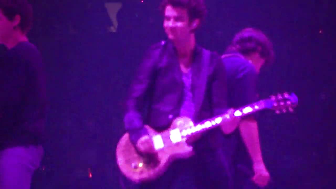 Jonas Brothers World Tour Uniondale 7/20/09 - Paranoid