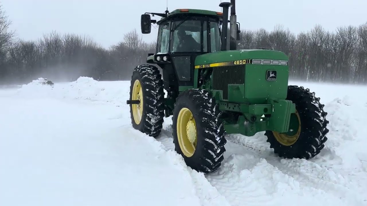 Трактор John Deere 6115 застрял и поврежден в сарае, добро пожаловать, зима! #фермерскаяжизнь