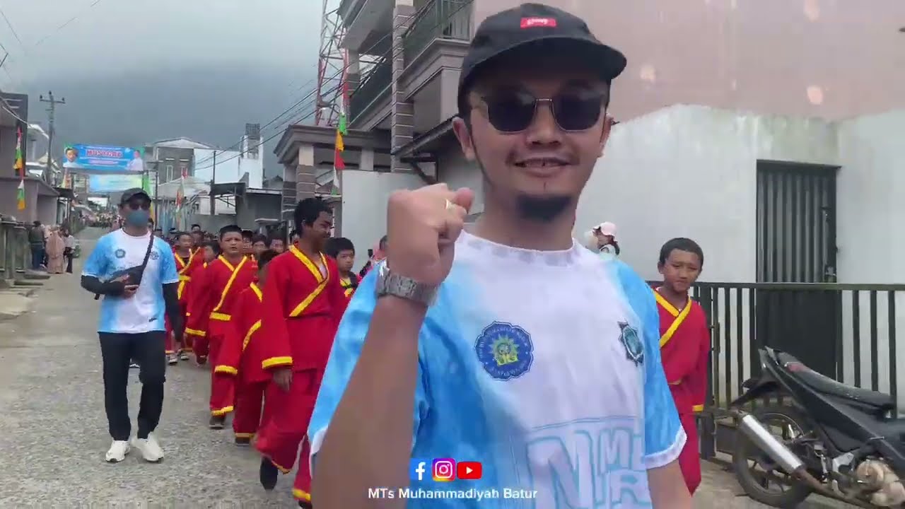 PARADE DRUMBAND DAN PAWAI TA'ARUF GEBYAR MUSYCAB MTS MUHAMMADIYAH BATUR