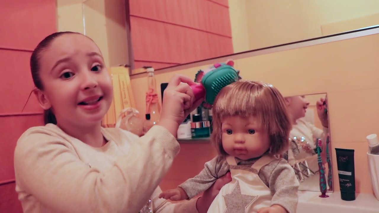 DIVENTO UNA BABYSITTER PER 24 ORE?  - MOMENTO COCCOLE - SOPHIE GIOCA CON ME -  MEGAWOW