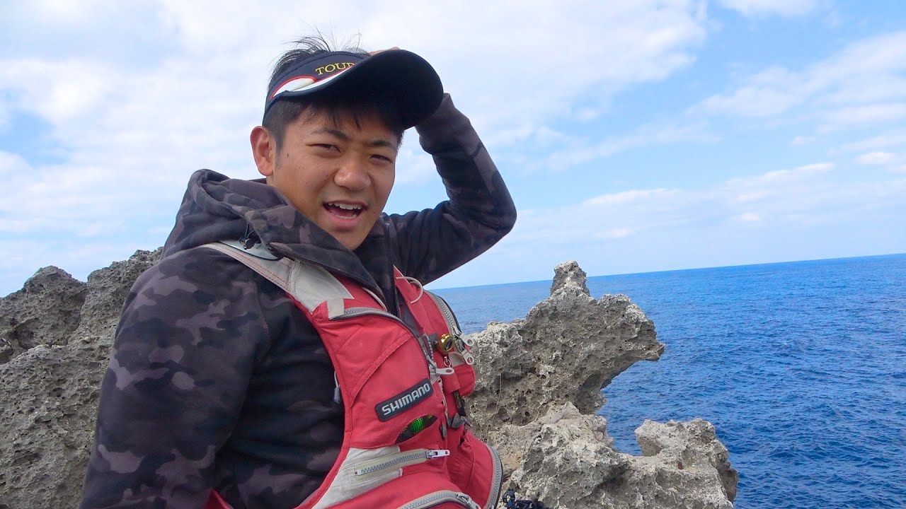 今年初の万座毛でフグの70倍の毒を持つ魚の洗礼を受ける...