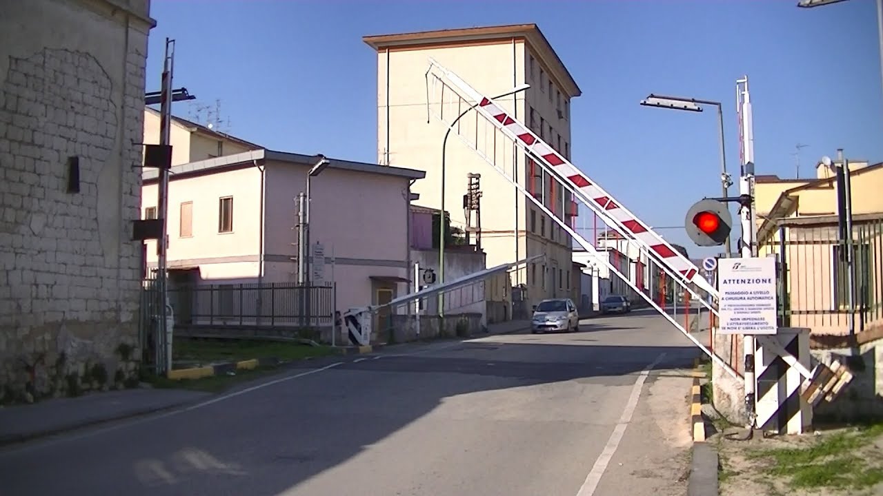 Spoorwegovergang Benevento (I) // Railroad crossing // Passaggio a livello