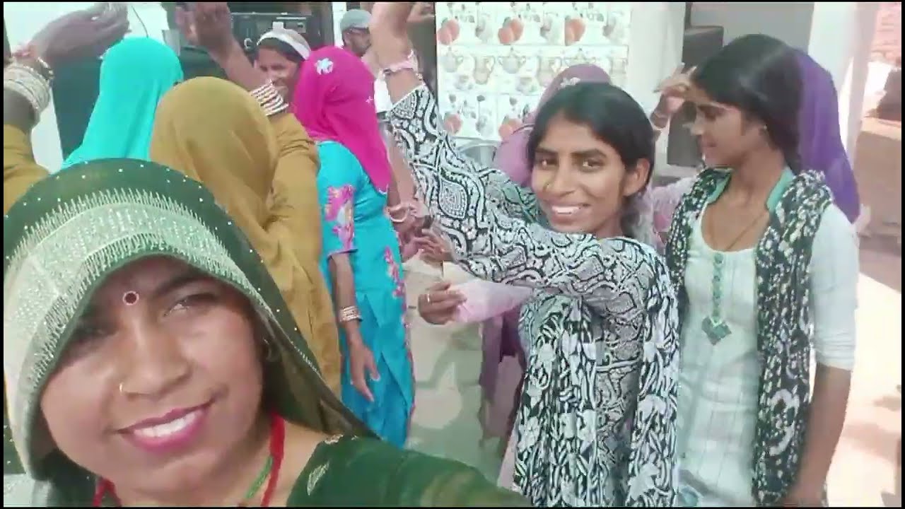 आज हम गए गांव में भात नूतना प्रोग्राम में सब काम छोड़ कर किया खूब इंजॉय #dailyvlog@vlogermaina5386