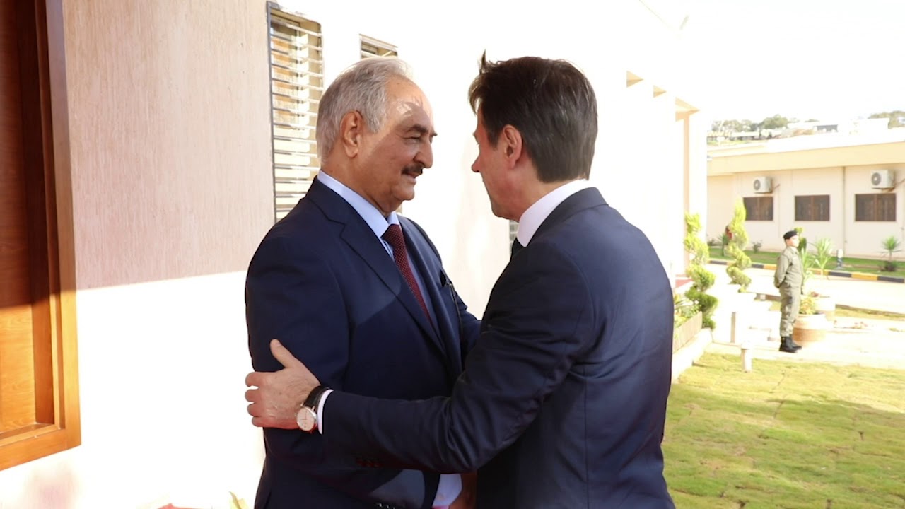 مشاهد استقبال رئيس الوزراء الإيطالي في مقر القيادة العامة للجيش الليبى ولقائه بالمشير خليفة حفتر