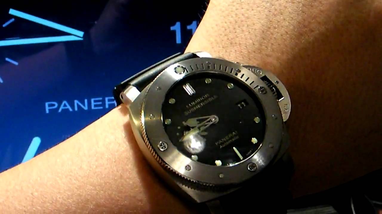 Panerai PAM00305 - Luminor Submersible 47mm Wrist Shot