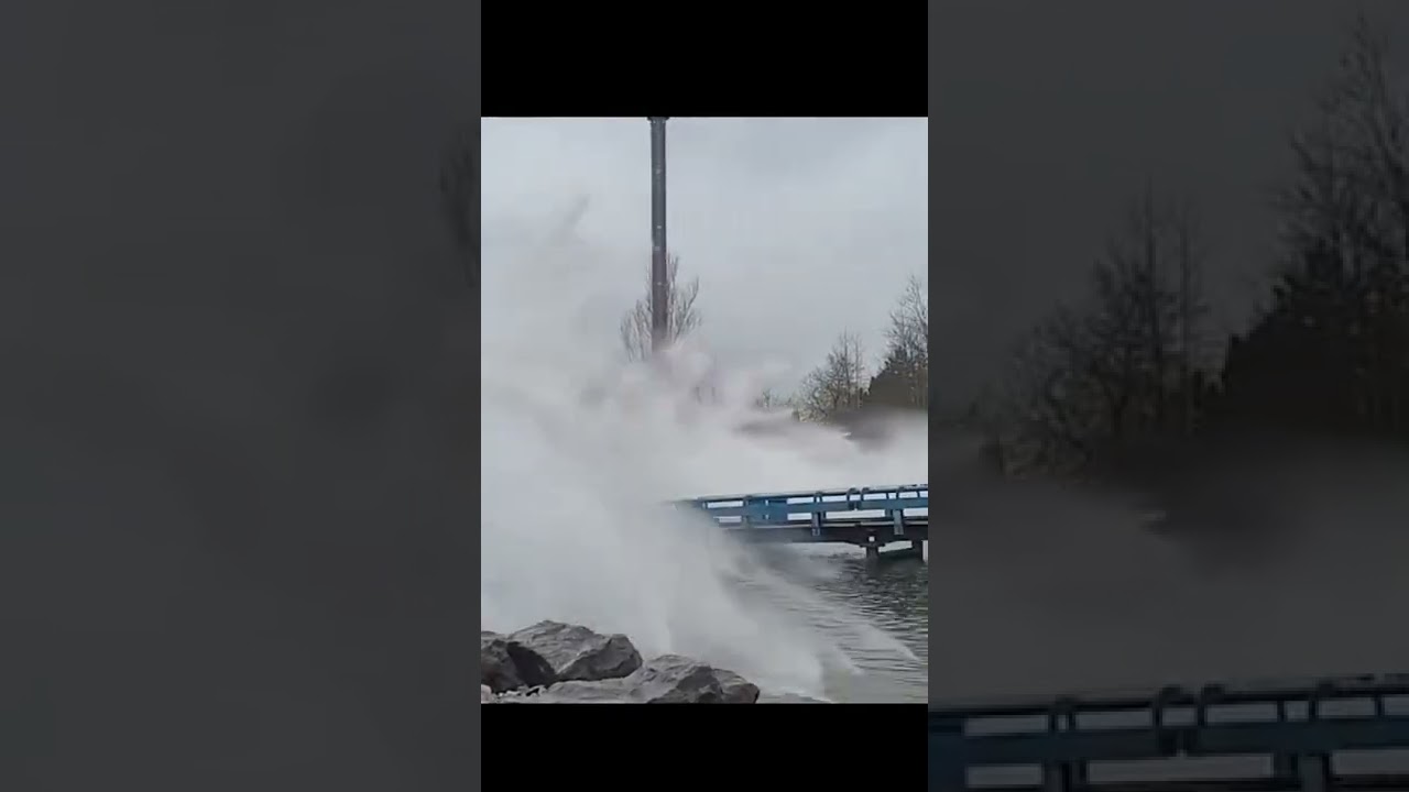 cameraman and water #short  #crazymoment #funnyclip #trending #viral #cameraman #water