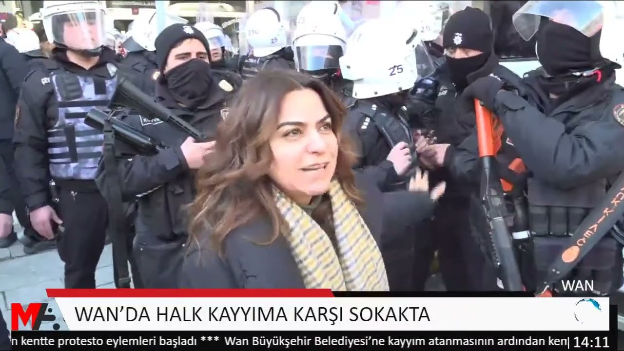 WAN’DA HALK KAYYIMA KARŞI SOKAKTA