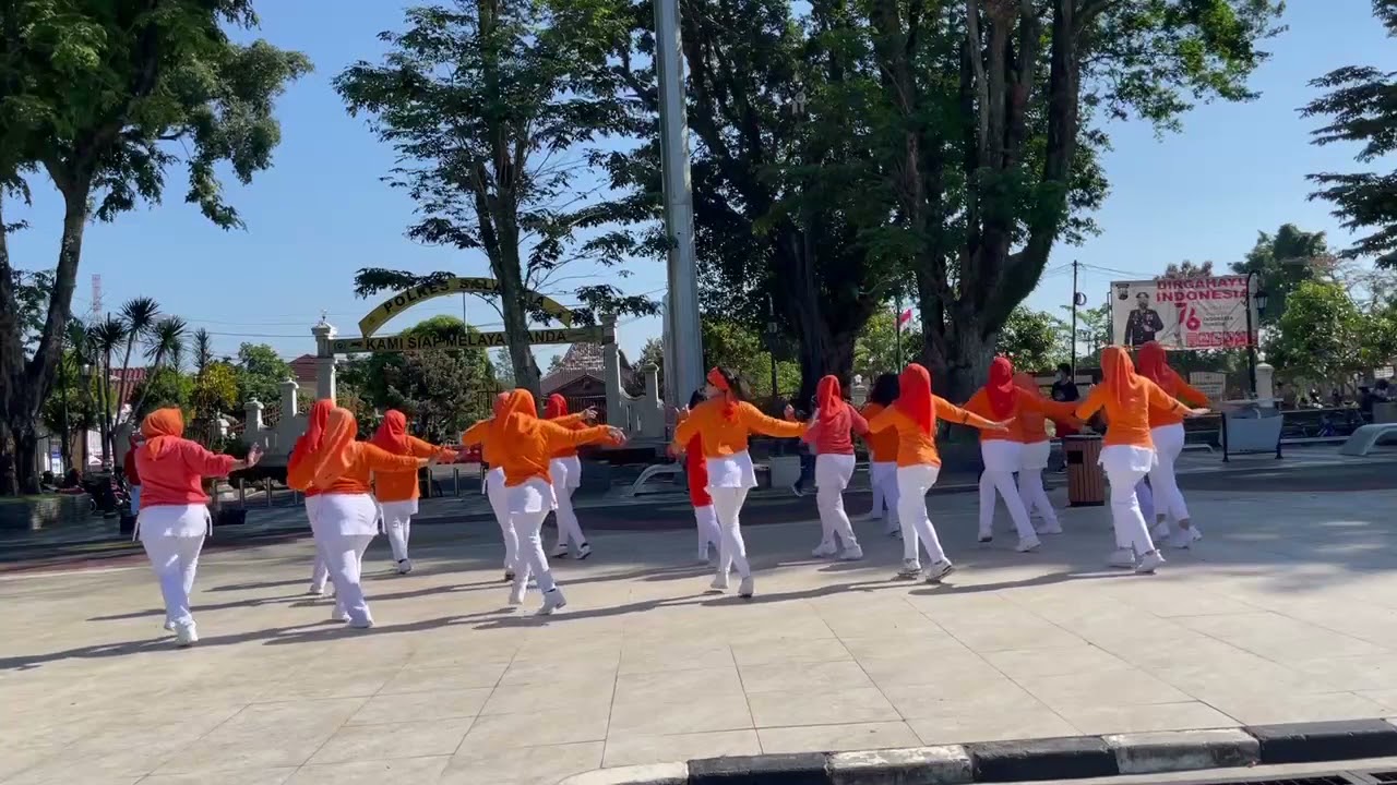 Kopi Dangdut - Line Dance . Demo By: SANGGAR SEKMA (SemaranG)