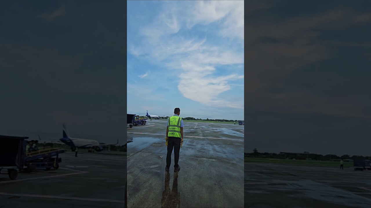 Aircraft Marshaling #marshaling #groundhandling #aviation #flight  #shorts