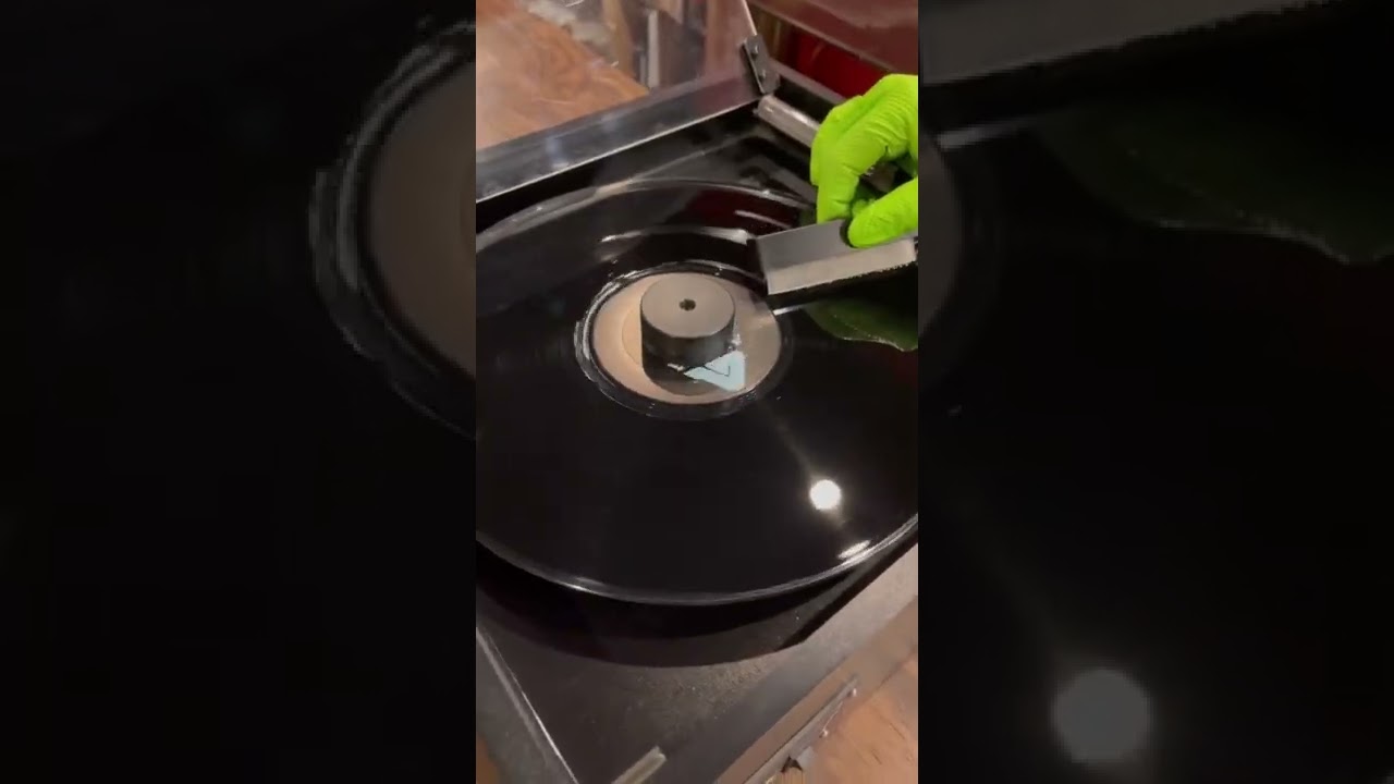Let&rsquo;s clean this vinyl record #shorts #cleaning