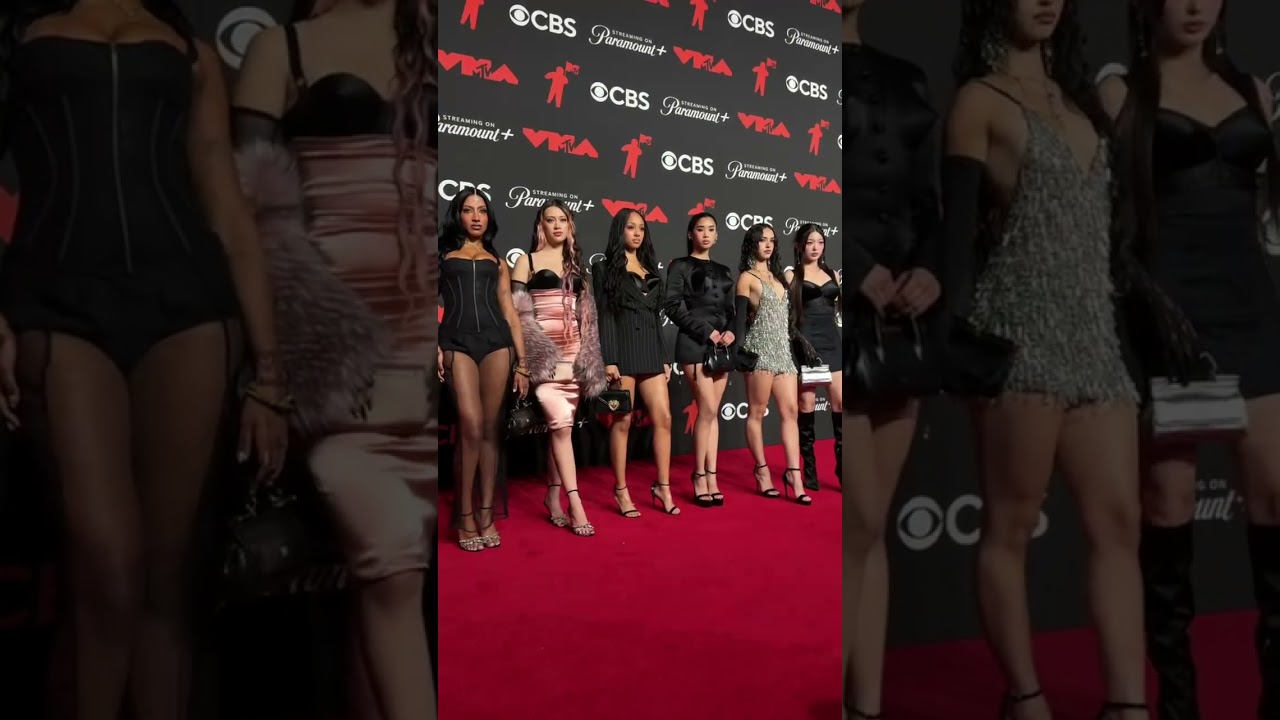 @katseyeworld on the #VMAs red carpet!
