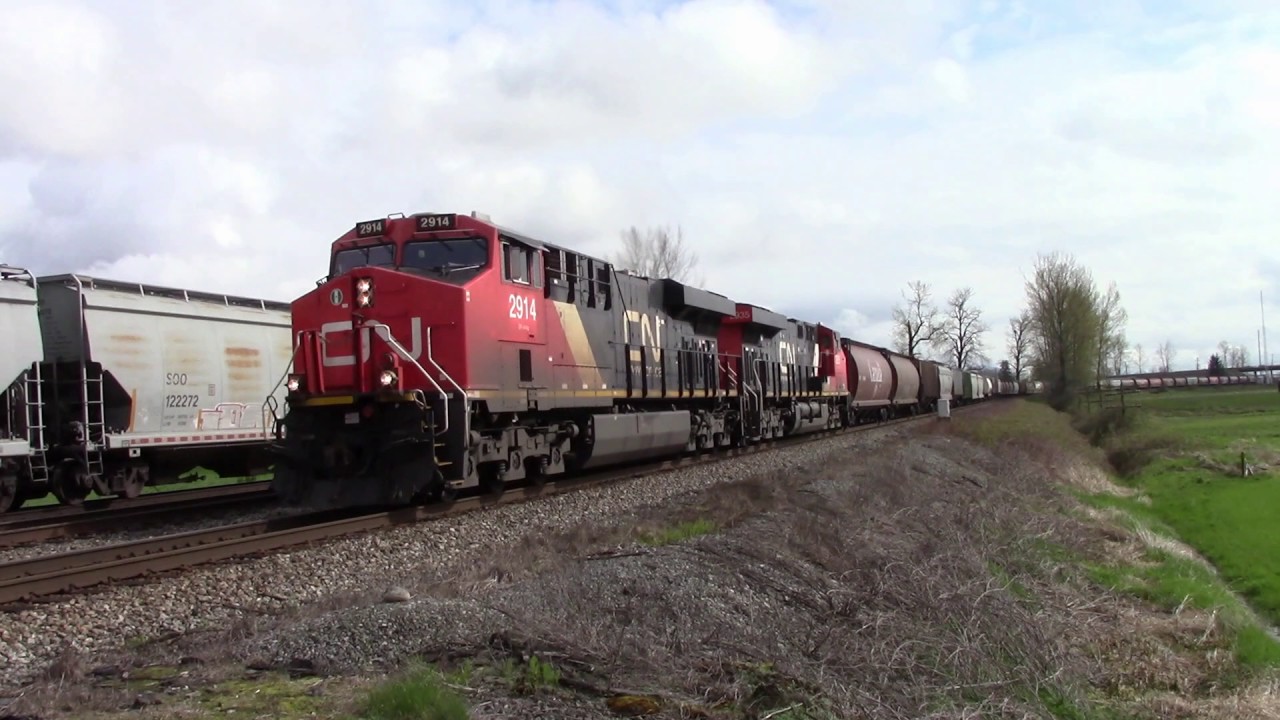 NEW RECORD 218 CARS !!! ULTRA LONG!!! CN & CP Grains Train Meet @ Matsqui Jct. BC Canada 15APR17
