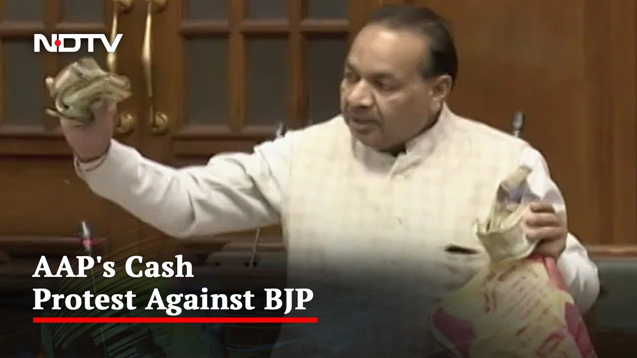 AAP MLA Shows Wads Of Cash In Delhi Assembly, Claims Bribe, Threat To Life