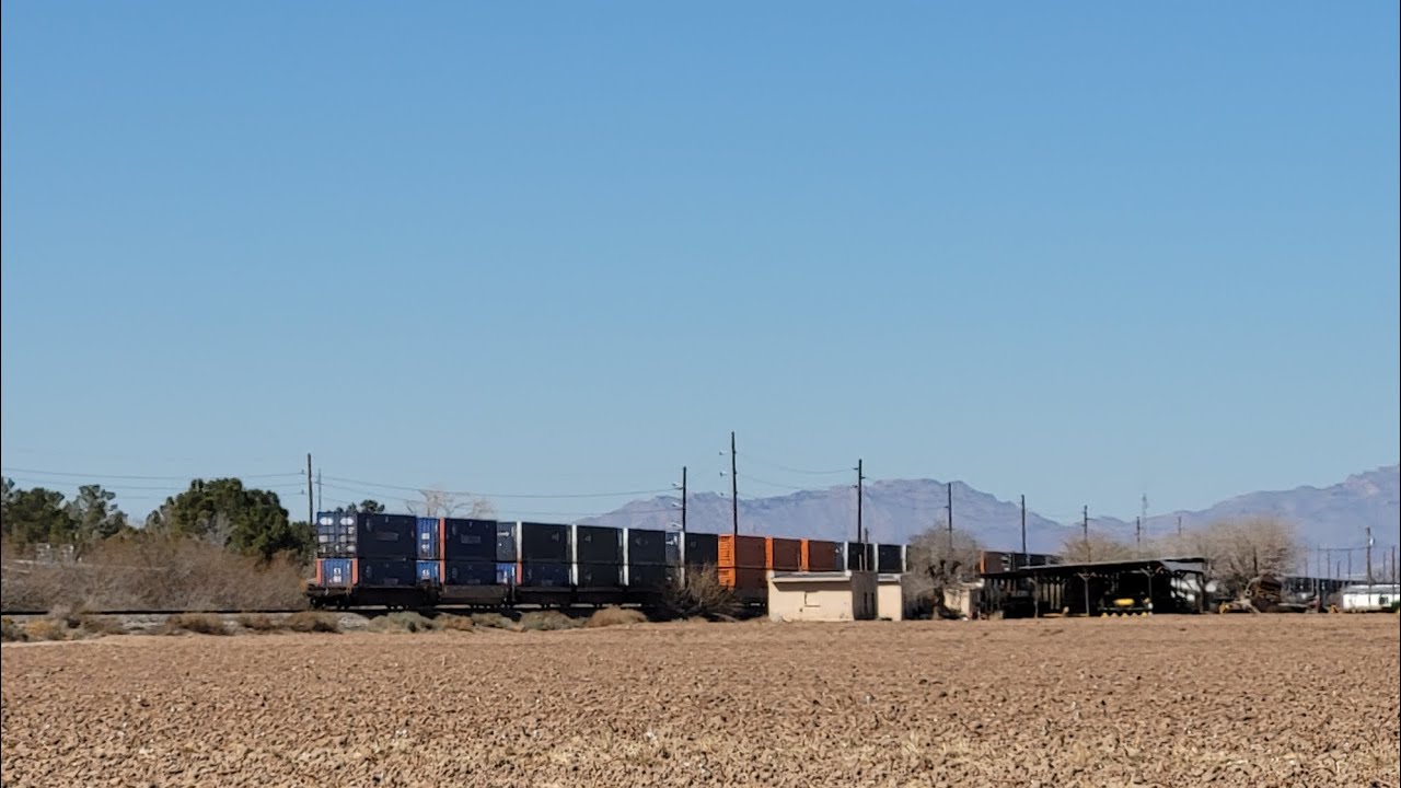WB Union Pacific intermodal train -didn't get to get the locomotives-