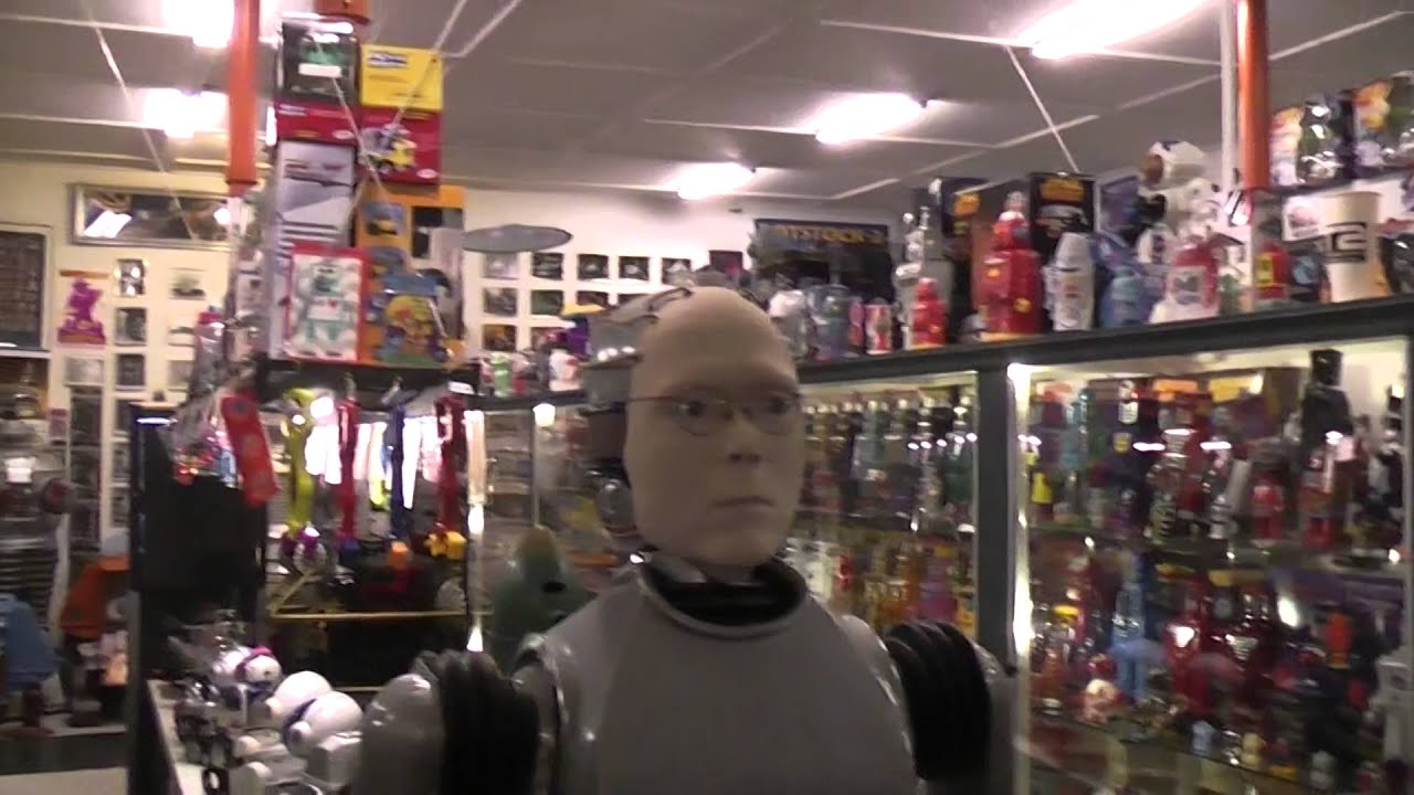 2016  The Robothut Museum 