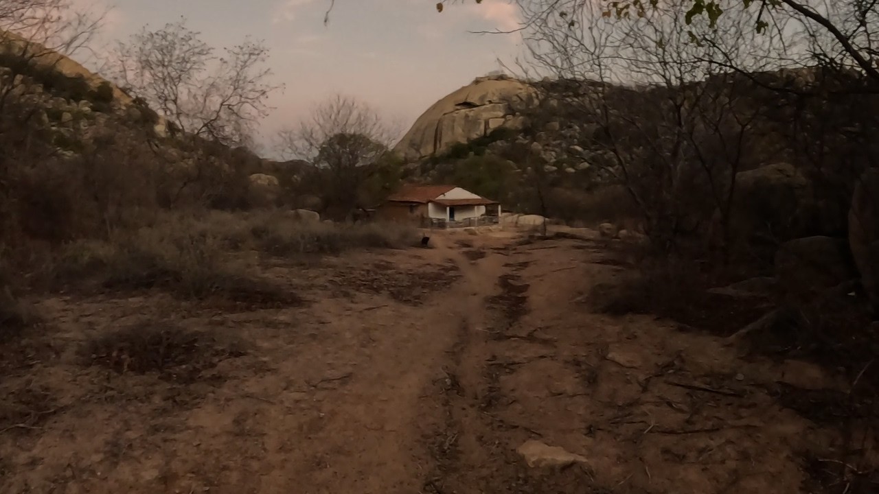 DE MADRUGADA NA SERRA ATRÁS DO CABRA MAIS ISOLADO DO SERTÃO