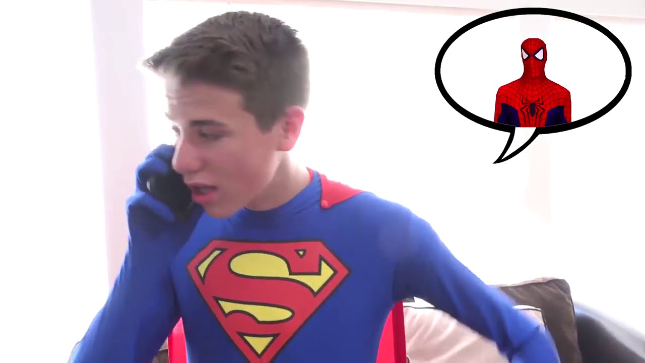 Catwoman Falls In Love with The Flash!! Frozen Elsa and Anna vs Harley quinn funny prank!