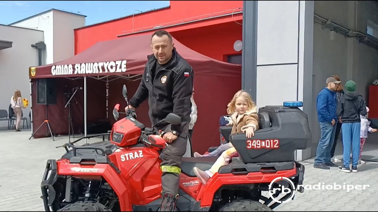 Uczestnicy dnia otwartego zwiedzili nowoczesną strażnicę OSP Sławatycze
