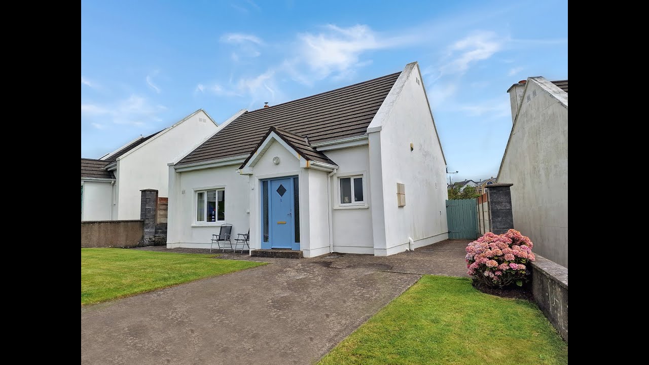 5 Atlantean Cottages, Kilkee, Co. Clare. V15P803