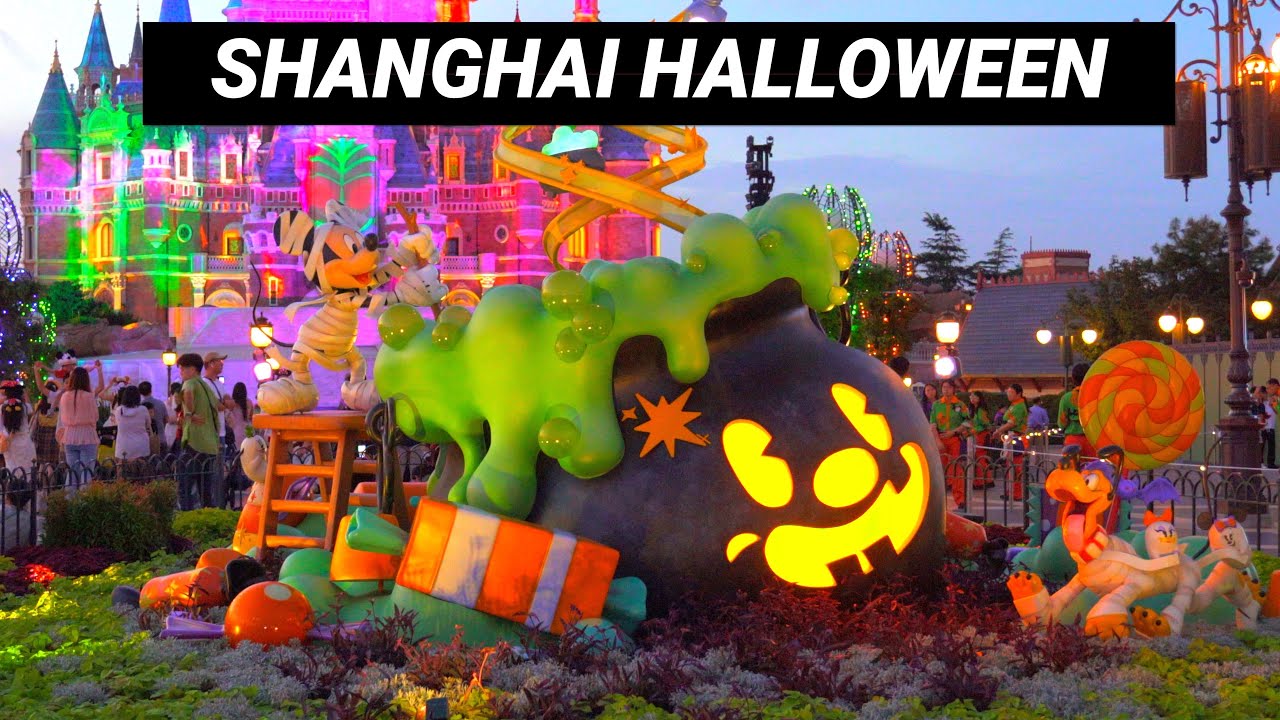 SHANGHAI DISNEYLAND: Special Halloween Fireworks Viewing!
