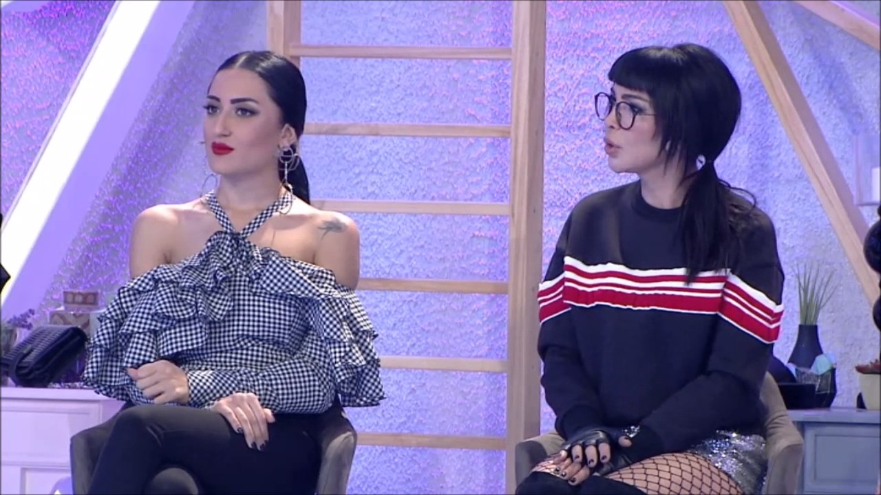 Deniz Saral'ın T&uuml;rk&ccedil;esi Yetersiz Gelince Kızların Dalga Konusu Oldu