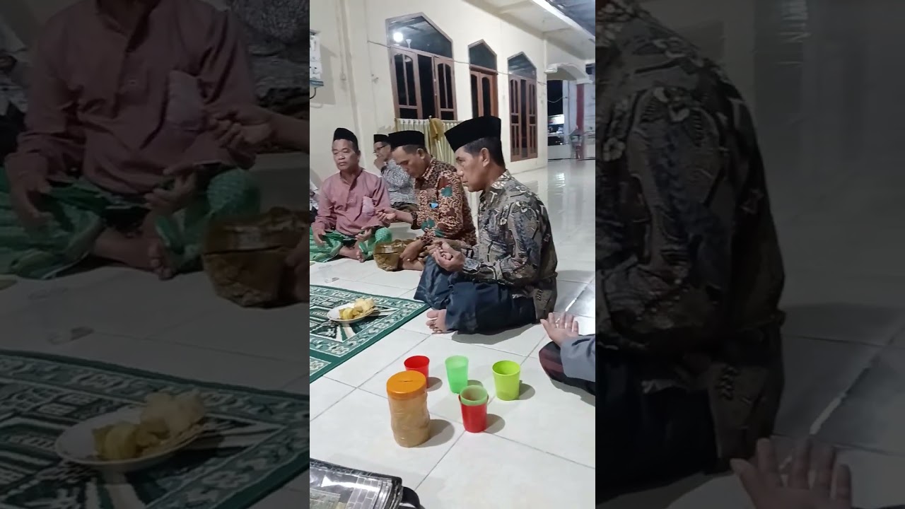 Jama'ah khotmil qur'an Asy'syifa sedang berdo'a