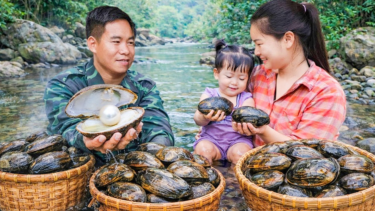 Harvesting Pearls to Sell at the Market - Living in Harmony with Nature | Ly Tieu Ha's Husband