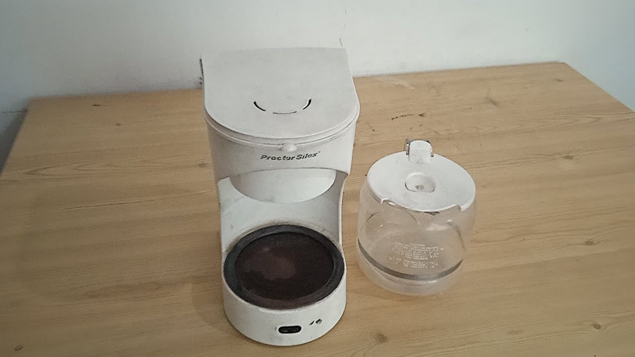 como reparar una cafetera que se calienta pero no expulsa el agua